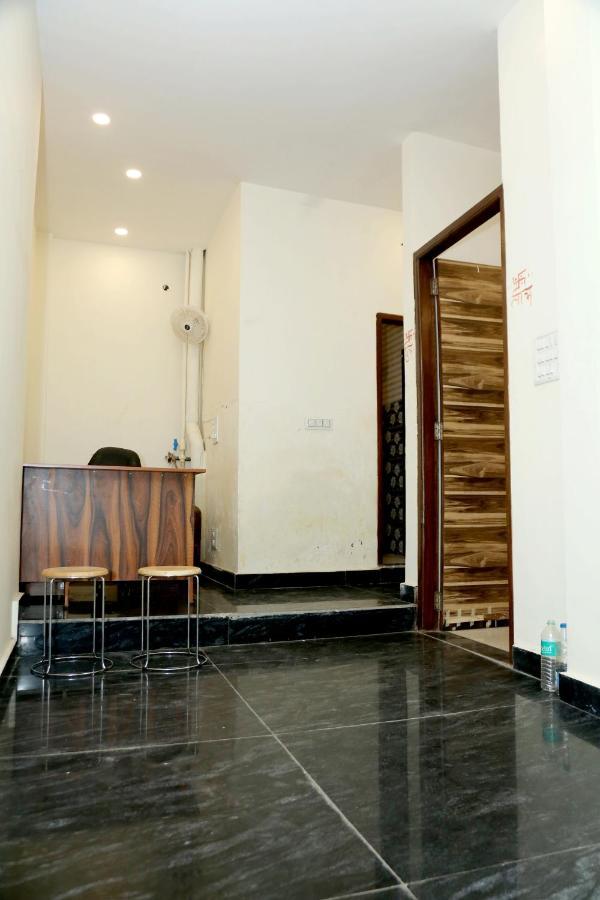 The Charlie'S Hostel New Delhi Eksteriør billede