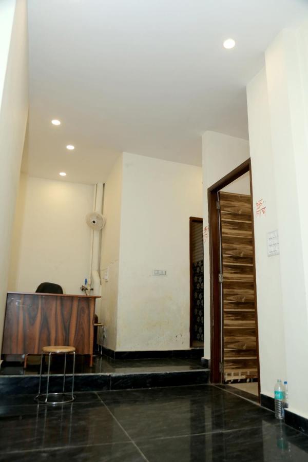 The Charlie'S Hostel New Delhi Eksteriør billede